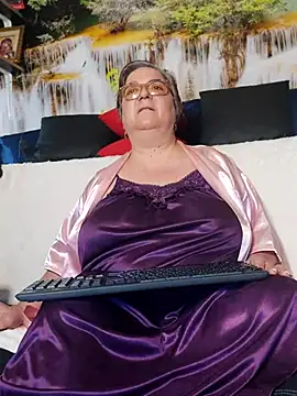 QueenPammy1 online show from 04-04-26, 05:36