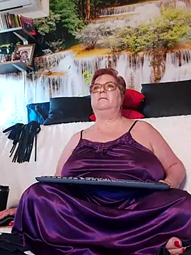 QueenPammy1 online show from 04-08-26, 05:42