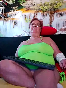 Snapshot of QueenPammy1 chatting on 03-21-25, 02:40 QueenPammy1 online show from 03-21-25, 02:40