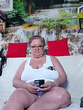 Snapshot of QueenPammy1 chatting on 09-17-25, 06:37 QueenPammy1 online show from 09-17-25, 06:37