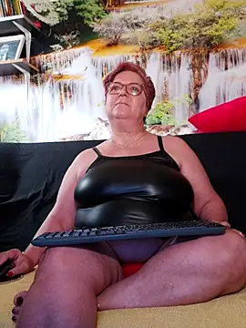 Snapshot of QueenPammy1 chatting on 03-18-25, 06:50 QueenPammy1 online show from 03-18-25, 06:50