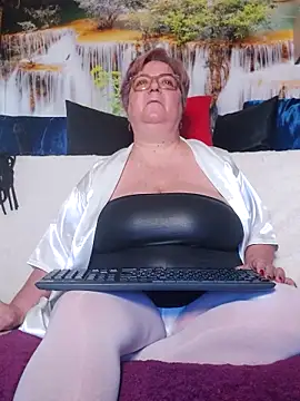 QueenPammy1 online show from 02-15-26, 07:31