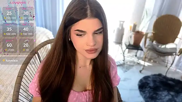 lili hotly online show from 05-07-26, 05:22