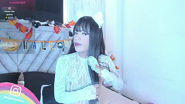 Taylor Harveey online show from 10-25-25, 09:04