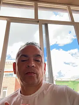 mateocali25 online show from 05-13-26, 02:35