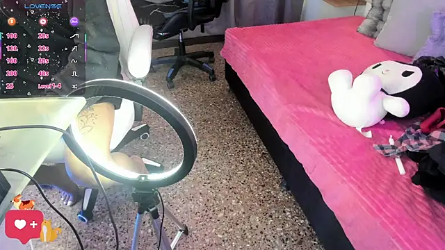 cherryboom23 online show from 04-12-26, 06:11