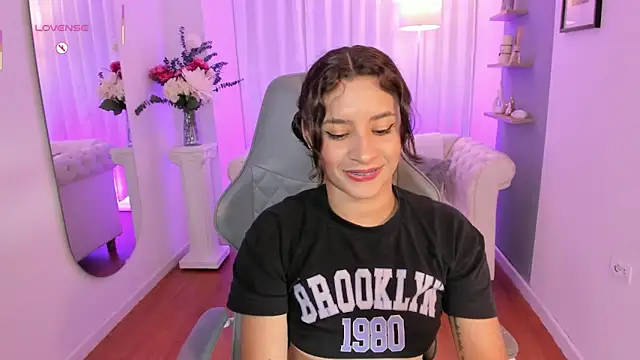 hanna mils online show from 06-19-26, 03:45