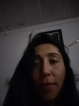 Snapshot of Elowyn chatting on 10-20-25, 11:49 Elowyn online show from 10-20-25, 11:49