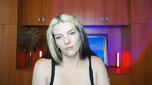 Snapshot of VanessaRey_ chatting on 07-07-26, 07:23 VanessaRey online show from 07-07-26, 07:23