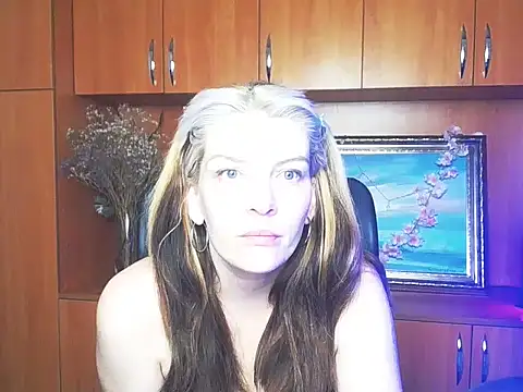 Snapshot of VanessaRey_ chatting on 05-25-26, 02:33 VanessaRey online show from 05-25-26, 02:33