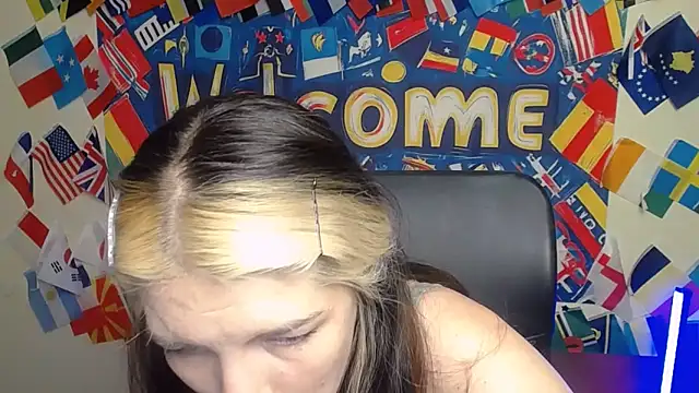 Snapshot of VanessaRey_ chatting on 06-22-26, 07:49 VanessaRey online show from 06-22-26, 07:49