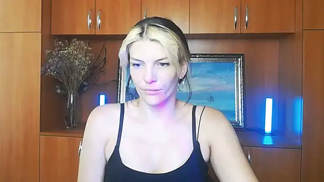 Snapshot of VanessaRey_ chatting on 07-13-26, 06:56 VanessaRey online show from 07-13-26, 06:56