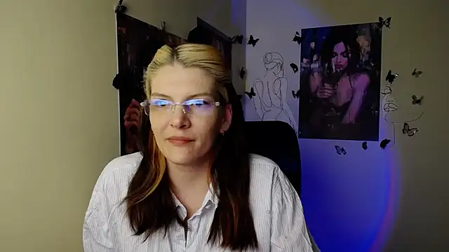 Snapshot of VanessaRey_ chatting on 04-24-26, 04:20 VanessaRey online show from 04-24-26, 04:20