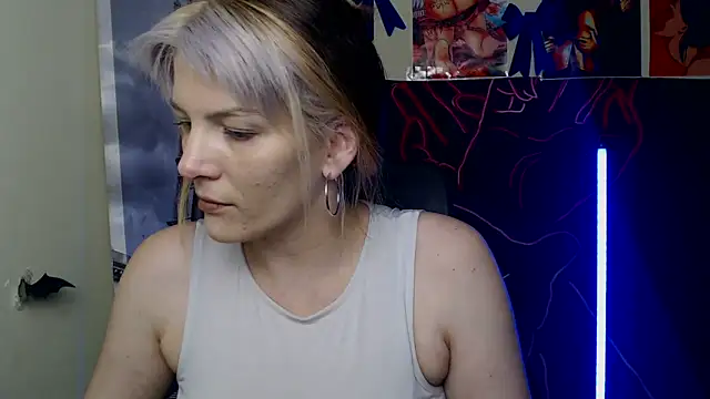 Snapshot of VanessaRey_ chatting on 05-18-26, 03:28 VanessaRey online show from 05-18-26, 03:28