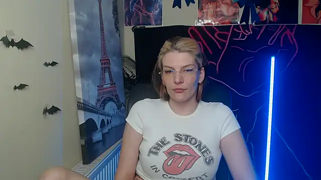 Snapshot of VanessaRey_ chatting on 04-30-26, 08:57 VanessaRey online show from 04-30-26, 08:57