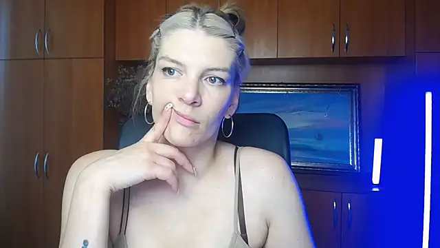 Snapshot of VanessaRey_ chatting on 06-05-26, 06:40 VanessaRey online show from 06-05-26, 06:40