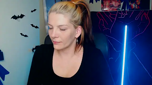 Snapshot of VanessaRey_ chatting on 04-20-26, 06:16 VanessaRey online show from 04-20-26, 06:16