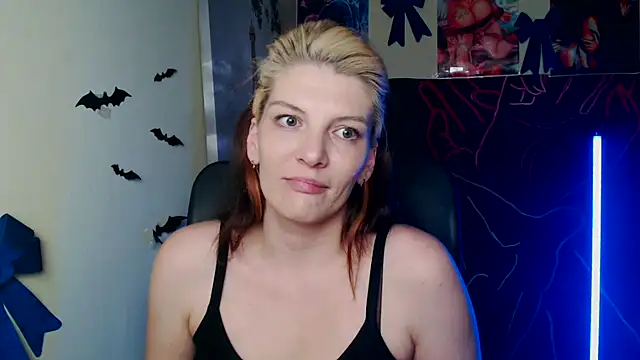 Snapshot of VanessaRey_ chatting on 04-22-26, 04:52 VanessaRey online show from 04-22-26, 04:52