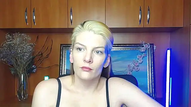 VanessaRey  online show from 04-09-26, 04:46