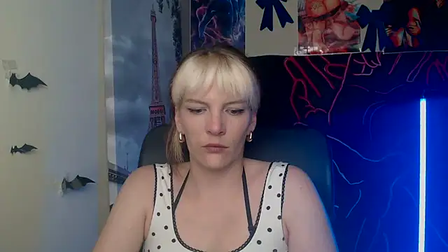 Snapshot of VanessaRey_ chatting on 05-10-26, 04:20 VanessaRey online show from 05-10-26, 04:20
