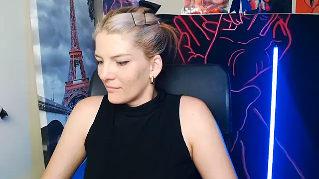 Snapshot of VanessaRey_ chatting on 05-26-26, 04:38 VanessaRey online show from 05-26-26, 04:38