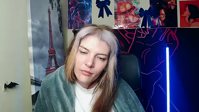 Snapshot of VanessaRey_ chatting on 05-17-26, 04:56 VanessaRey online show from 05-17-26, 04:56