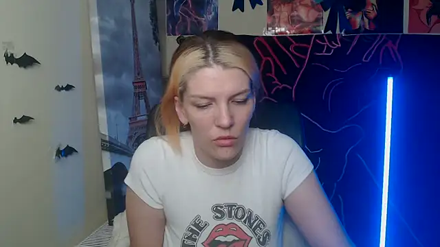 Snapshot of VanessaRey_ chatting on 05-01-26, 09:03 VanessaRey online show from 05-01-26, 09:03