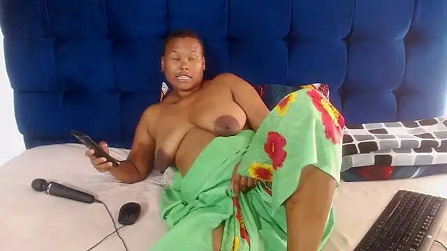 Snapshot of AriesCake chatting on 12-14-25, 12:11 AriesCake online show from 12-14-25, 12:11