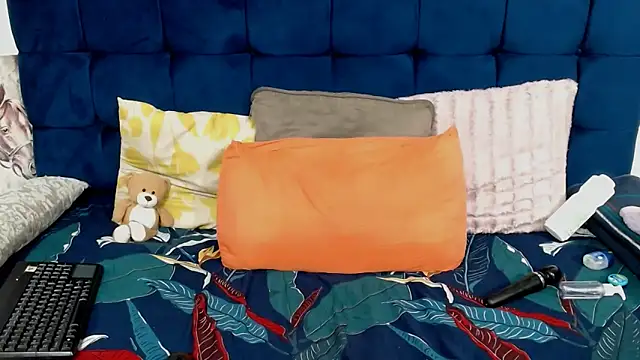 AriesCake online show from 04-12-26, 11:57