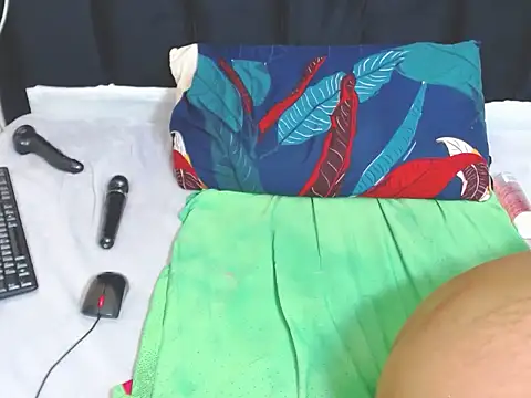 Snapshot of AriesCake chatting on 03-23-25, 04:38 AriesCake online show from 03-23-25, 04:38