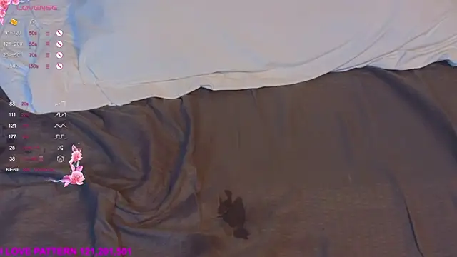 Snapshot of Hollara_Bangg chatting on 06-25-26, 05:12 Hollara Bangg online show from 06-25-26, 05:12
