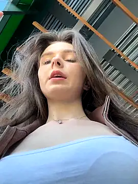 MilaBee online show from 09-18-25, 08:28