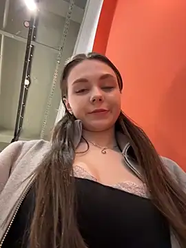 MilaBee online show from 04-23-26, 11:38