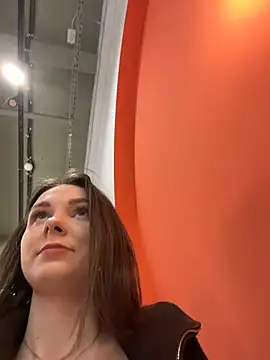 MilaBee online show from 04-12-26, 11:24