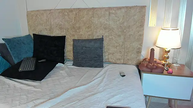 angelinarouse  online show from 11-23-25, 04:50