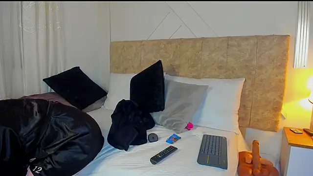 angelinarouse  online show from 12-17-25, 06:18