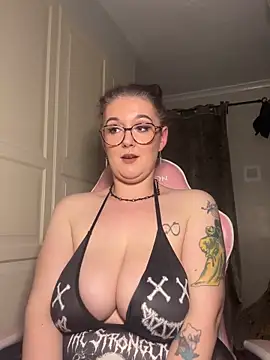 Snapshot of Ms_Lunar-Lust chatting on 10-18-25, 05:59 Ms Lunar-Lust online show from 10-18-25, 05:59