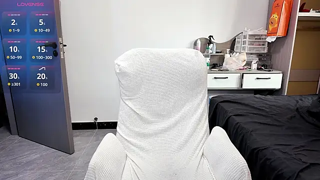 Rainbow-sweet online show from 04-14-26, 08:41