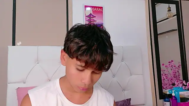 Ethan Westt online show from 04-08-26, 09:27