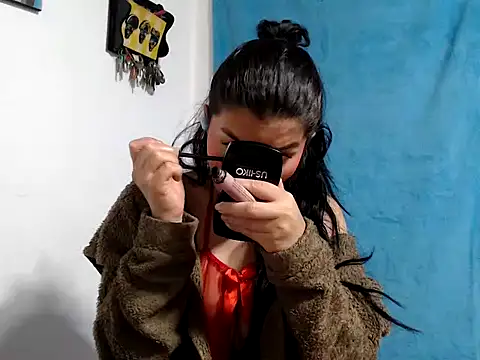 Snapshot of AlanaHotxx chatting on 09-26-25, 06:42 AlanaHotxx online show from 09-26-25, 06:42