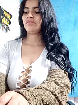 Snapshot of AlanaHotxx chatting on 09-17-25, 05:53 AlanaHotxx online show from 09-17-25, 05:53