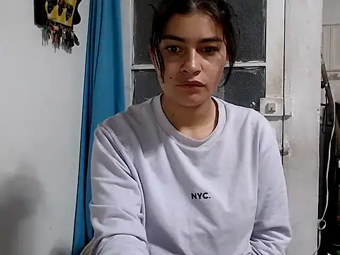 Snapshot of AlanaHotxx chatting on 10-17-25, 07:11 AlanaHotxx online show from 10-17-25, 07:11