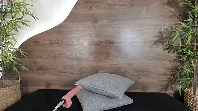 mia lacy  online show from 12-14-25, 07:30