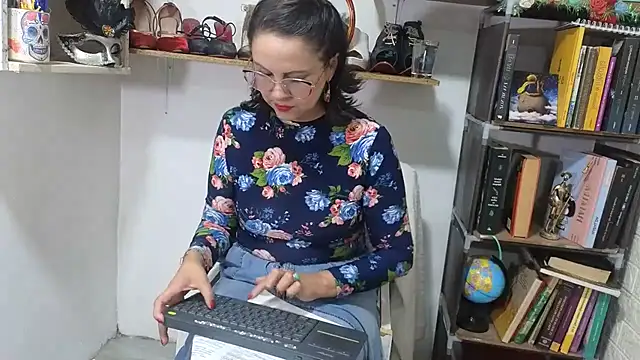 Amadamilf1980 online show from 06-11-26, 09:56