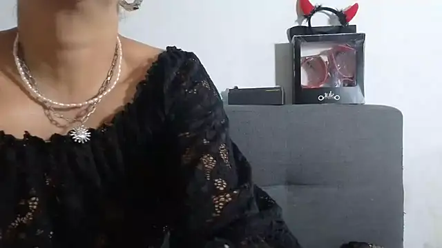 Snapshot of Amadamilf1980 chatting on 10-16-25, 08:17 Amadamilf1980 online show from 10-16-25, 08:17