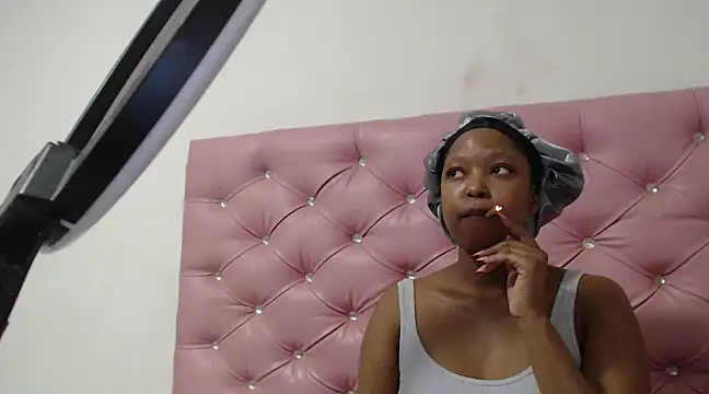 Seductive Onicahh online show from 03-18-25, 05:23