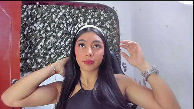 Sarahbrowm  online show from 10-06-25, 07:14