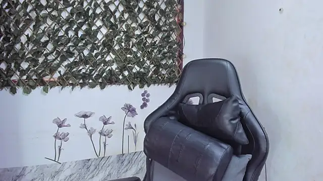 Sarahbrowm  online show from 10-20-25, 07:03