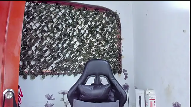 Sarahbrowm  online show from 10-07-25, 06:09