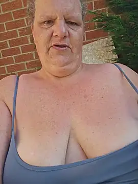 MissQueenBeex online show from 05-26-26, 08:01